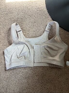 Leonisa Posture Correcting Front-Closure Wireless Bra in Light Beige